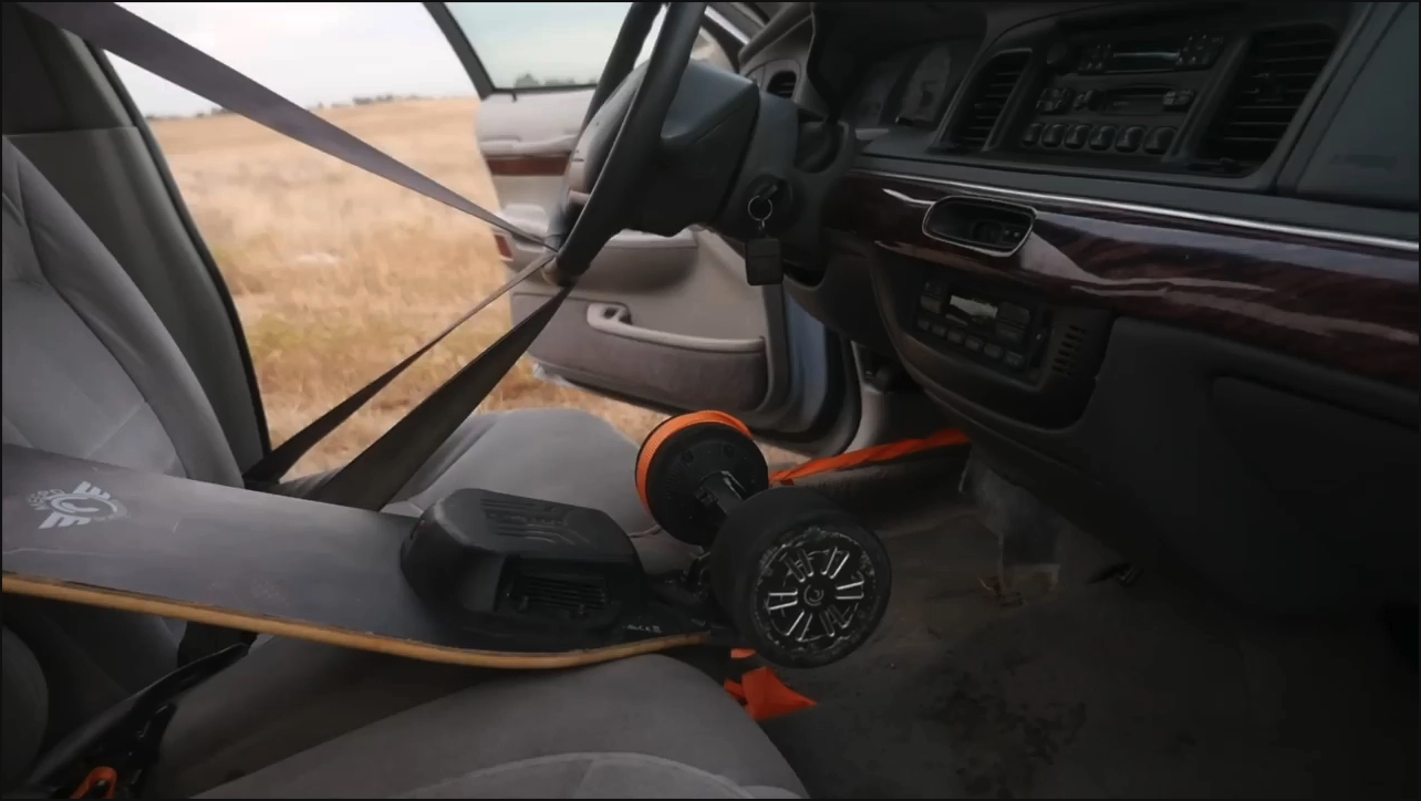 YouTuber cho đâm xe để kiểm chứng iPhone 14 có thực sự phát hiện tai nạn - Ảnh 2. YouTuber cho đâm xe để kiểm chứng iPhone 14 có thực sự phát hiện tai nạn - Ảnh 2.